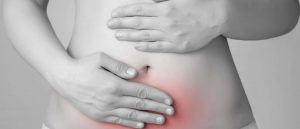 Quais os sintomas da paciente com endometriose profunda?