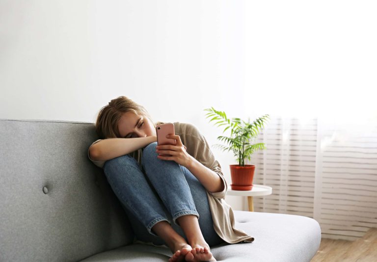 Depressão x hormônios - Além de fatores genéticos, hereditários, químicos e ambientais, as alterações hormonais também estão associadas à doença mental.