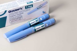 Terapias para emagrecimento e saúde metabólica: o que mulheres em uso de reposição hormonal precisam saber