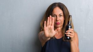 Álcool e Perimenopausa: Um Brinde que Merece Atenção Redobrada. - Dr. Carlos Moraes - Ginecologista e Obstetra - Morumbi e Osasco - SP